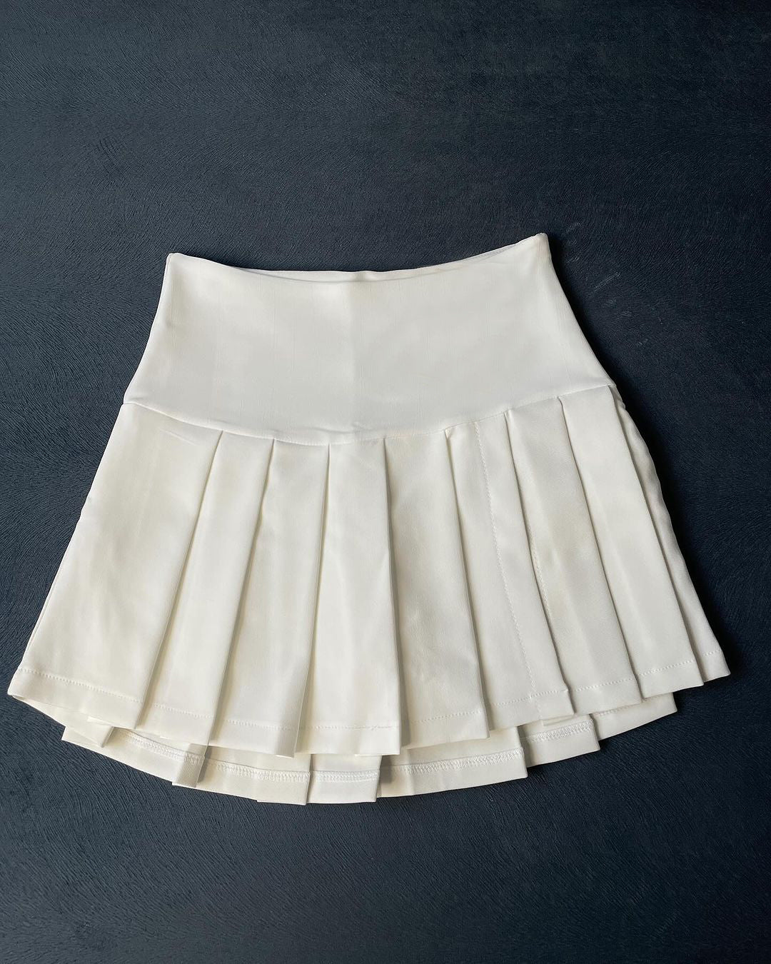 Falda corta plisada mini