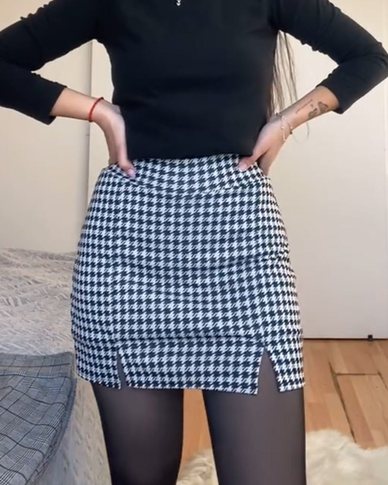 Falda corta con abertura delantera y forro