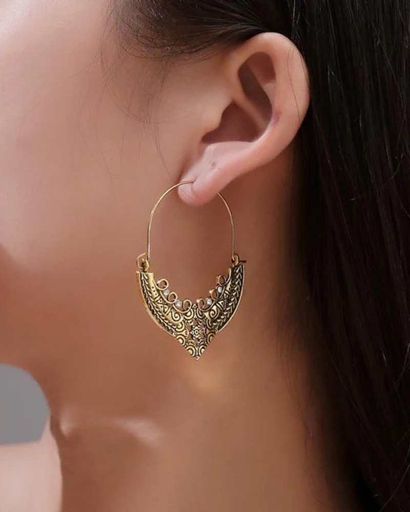 Pendientes huecos de amor con patrón vintage