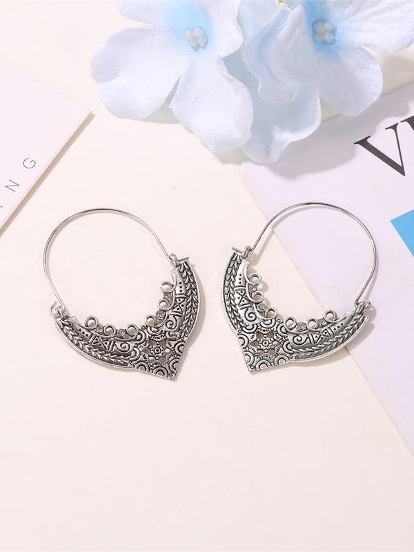 Pendientes huecos de amor con patrón vintage