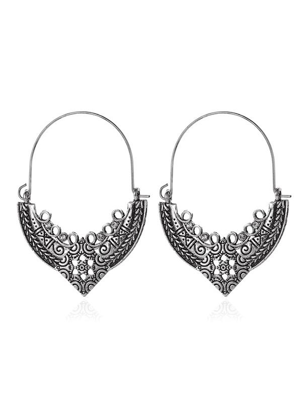 Pendientes huecos de amor con patrón vintage