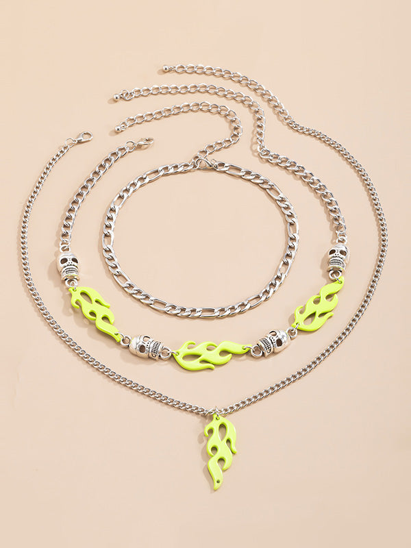 Collar multicapa geométrico con calavera de llama fluorescente