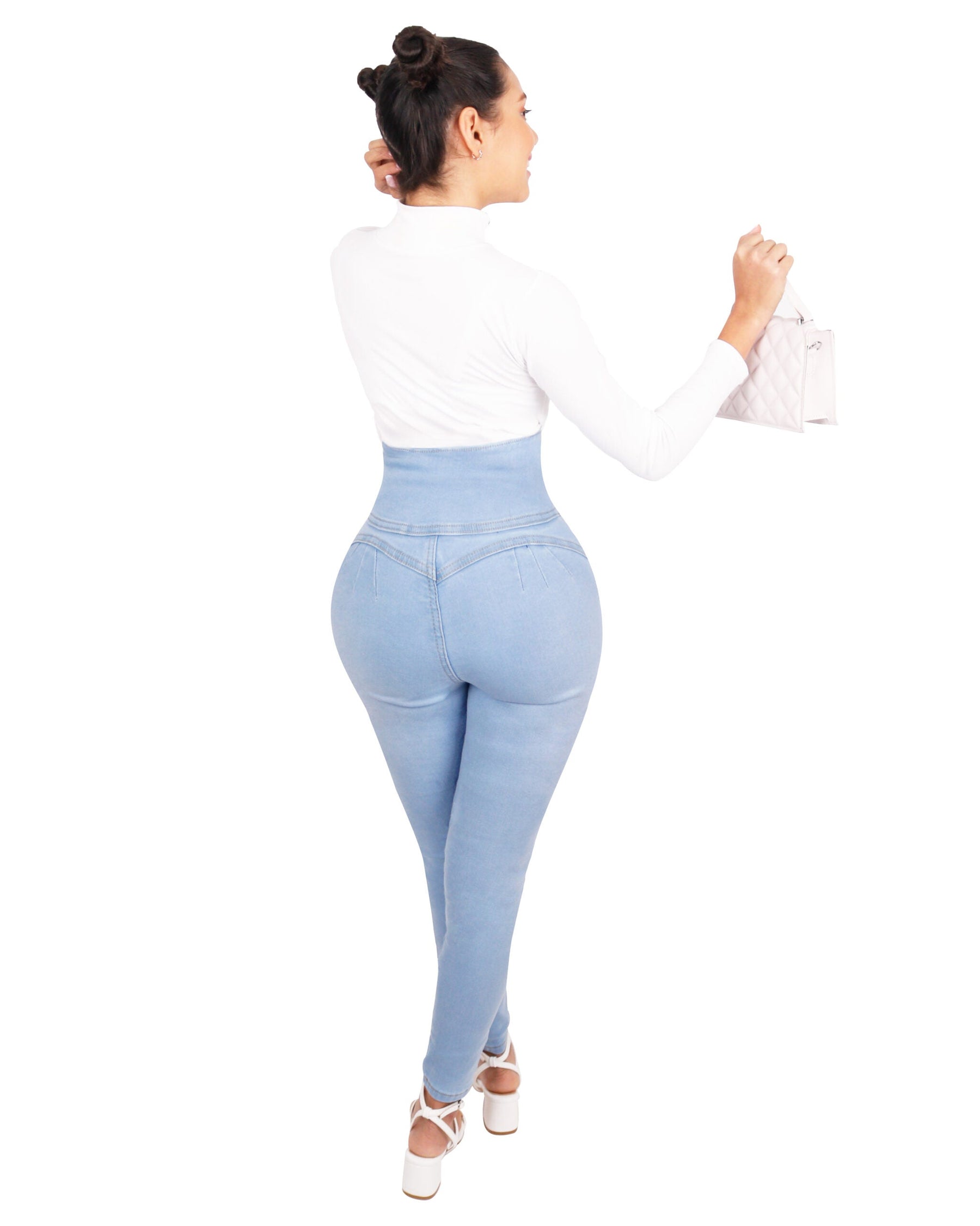 Jeans adelgazantes con glúteos, panza y piernas delgadas