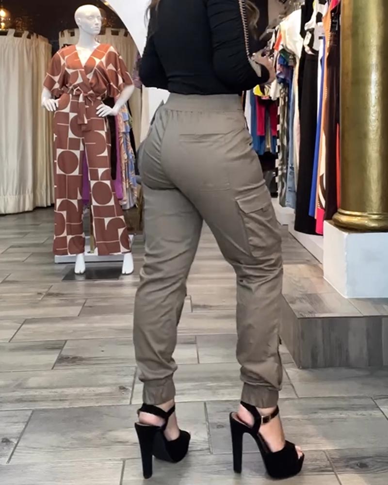 Pantalones cargo con pies estirados