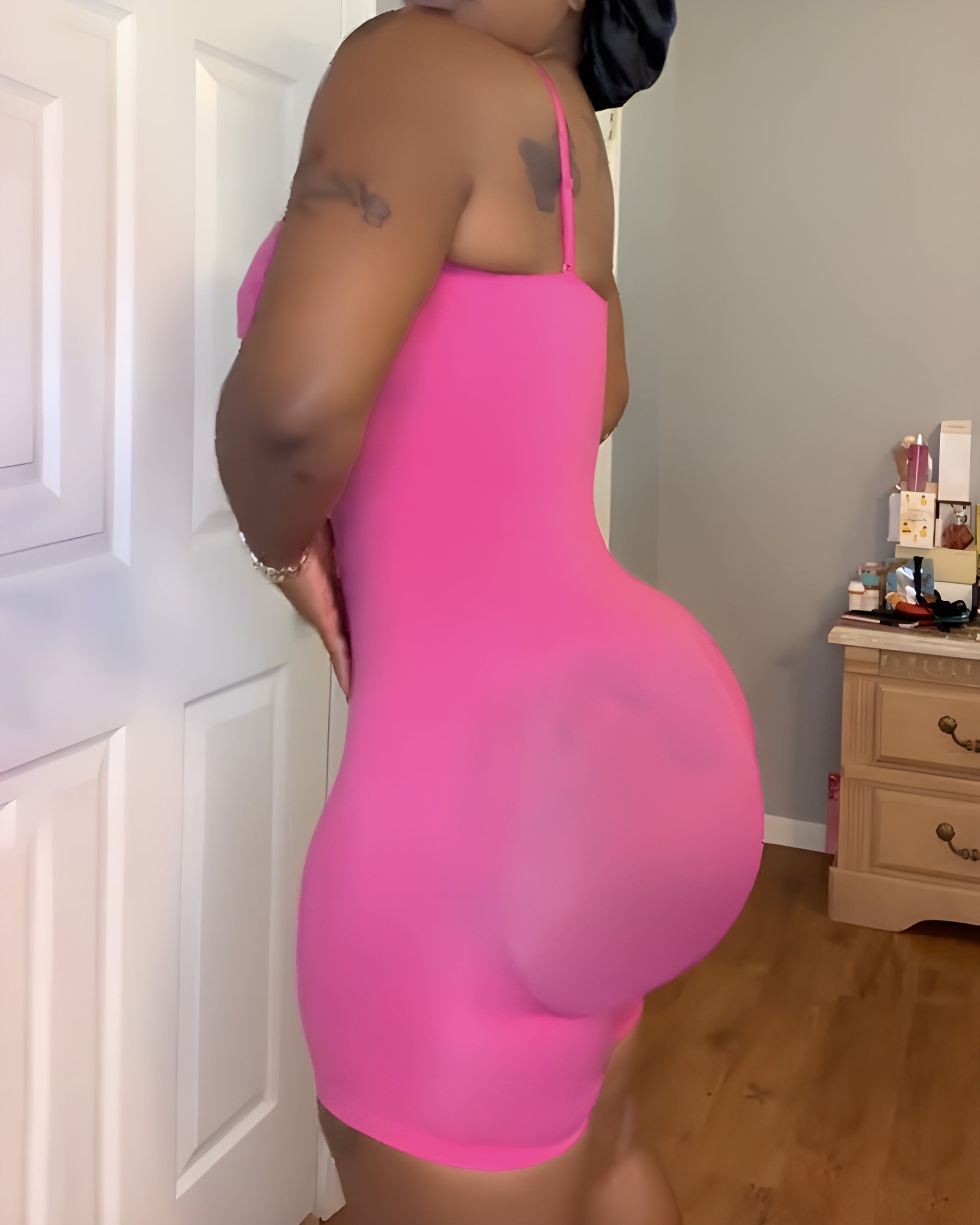 Prenda moldeadora de una pieza, prenda moldeadora de abdomen y adelgazante de una pieza