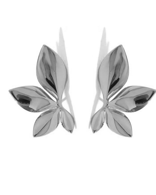 Pendientes de hojas y flores brillantes