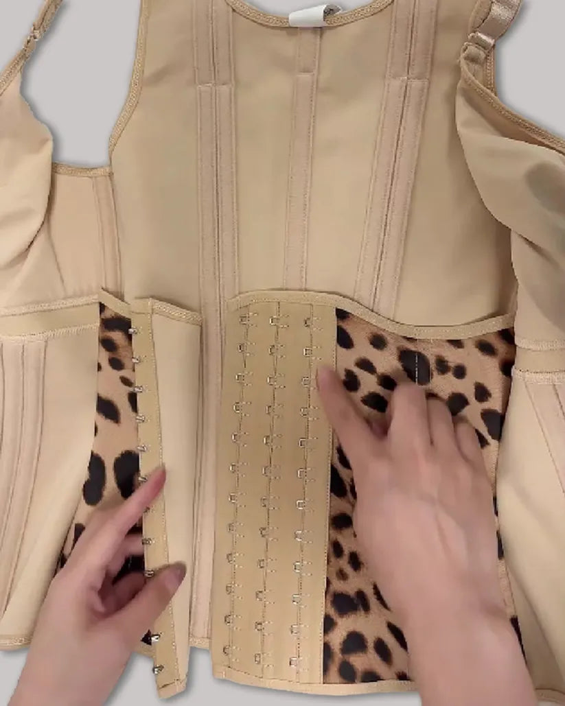 Chaleco de látex con corsé y sujetador