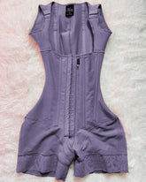 Faja de cuerpo completo con levantamiento de glúteos y botones