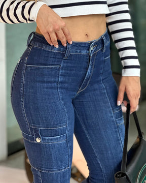 Jeans ajustados con bolsillo